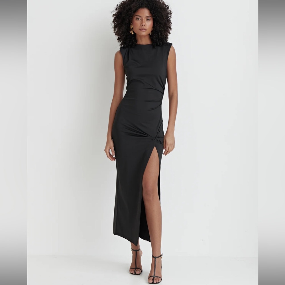 Elegant Black Sleeveless Dress
